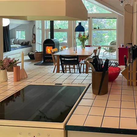 Hébergement de vacances Virksund With Grounds And Hot Tub *