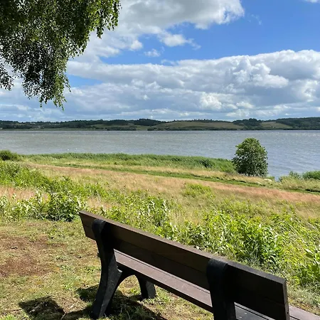 Virksund With Grounds And Hot Tub Vakantiehuis Højslev