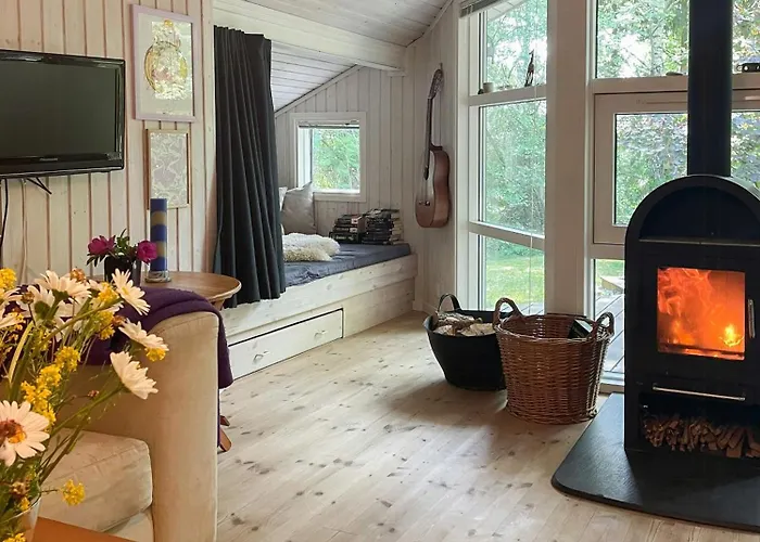 Virksund With Grounds And Hot Tub
