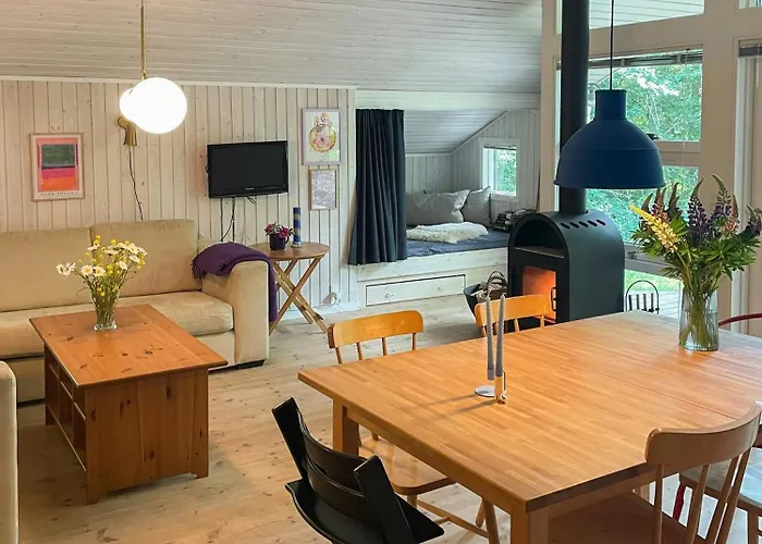 Tatil Evi Virksund With Grounds And Hot Tub Højslev