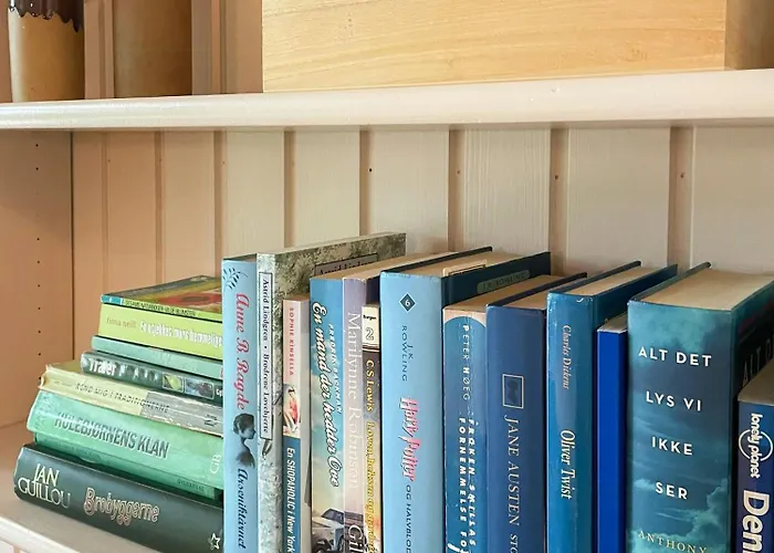 Virksund With Grounds And Hot Tub Hébergement de vacances Højslev