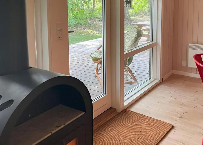 Virksund With Grounds And Hot Tub Højslev